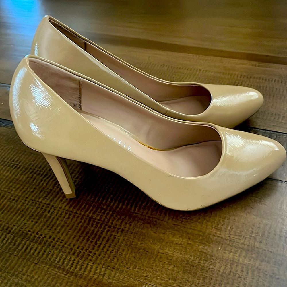Women heels by Kelly and KatieTan-size 7 with 3”heels-patent leather-gently used